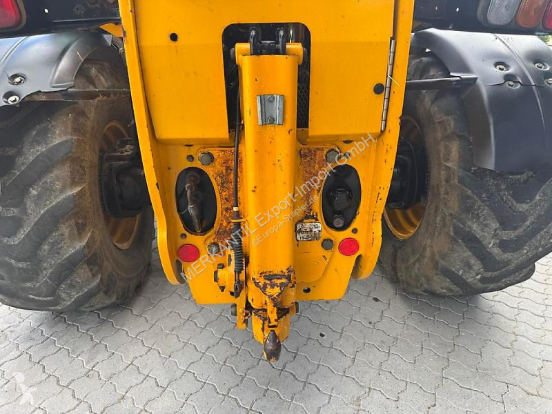 رافعة شوكية تلسكوبية JCB