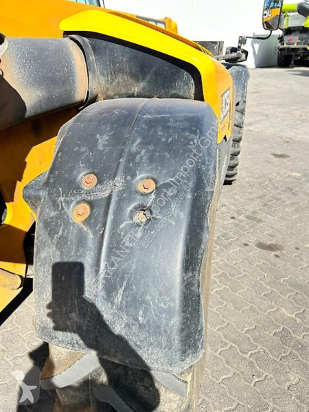 رافعة شوكية تلسكوبية JCB