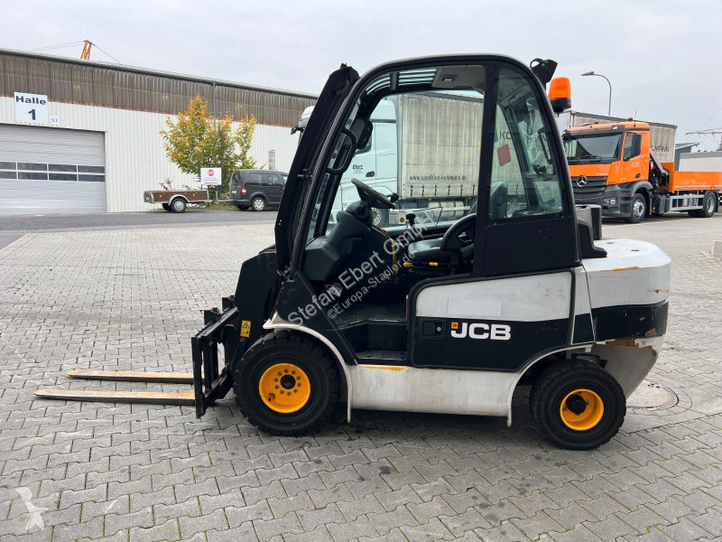 رافعة شوكية تلسكوبية JCB 30D Teletruck 2WD /...