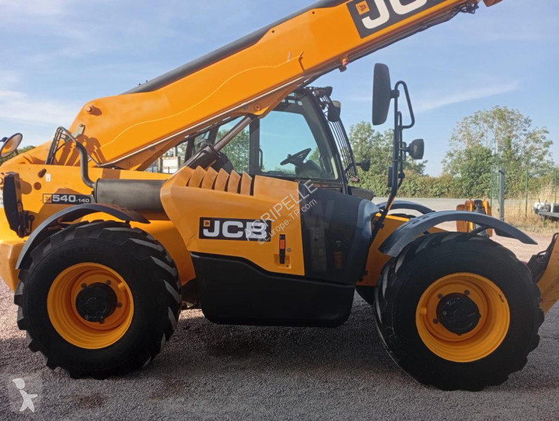 رافعة شوكية تلسكوبية JCB
