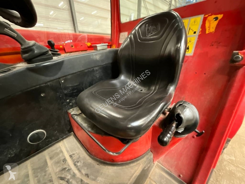 رافعة شوكية تلسكوبية JCB
