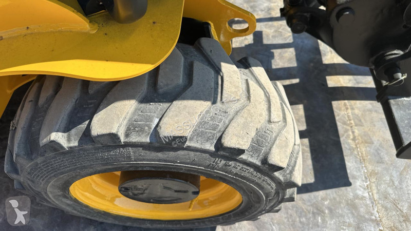 رافعة شوكية تلسكوبية JCB 4x4