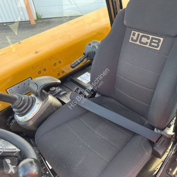 رافعة شوكية تلسكوبية JCB