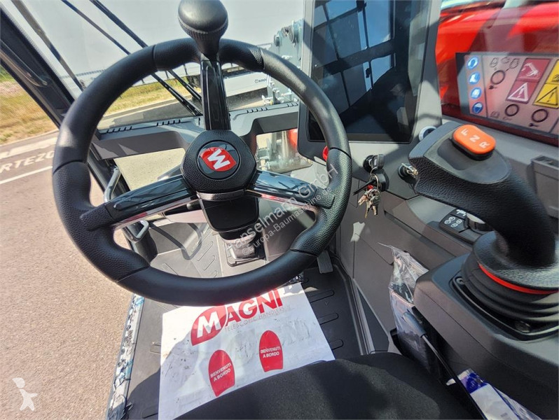 Teleskopisk truck Magni RTH 8.35