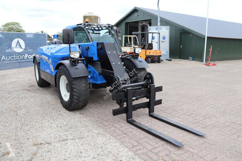 Teleskopický manipulátor New Holland LM628