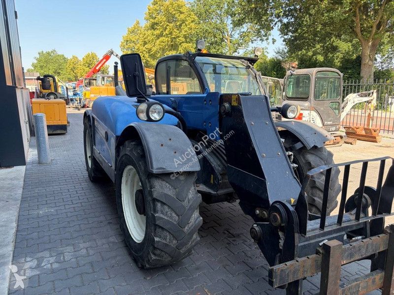 Телескопический погрузчик New Holland LM5030