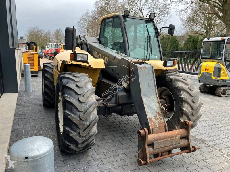 Teleskopický manipulátor New Holland LM410