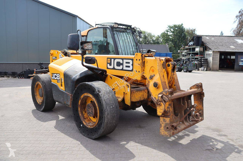 Телескопичен товарач JCB 560-80
