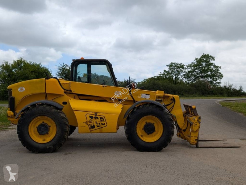 Teleskopický manipulátor JCB 528-70