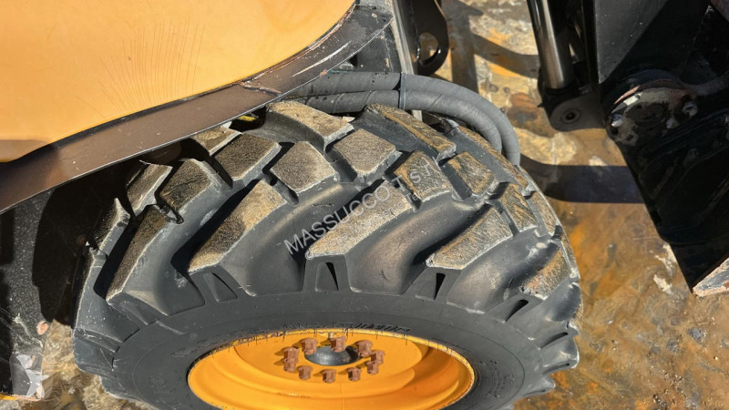 Teleskopický vozík JCB TH 4X4