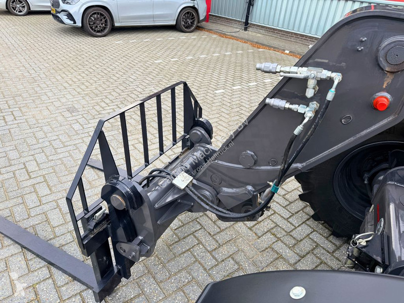 Teleskopický vozík New Holland TH7.37 Plus