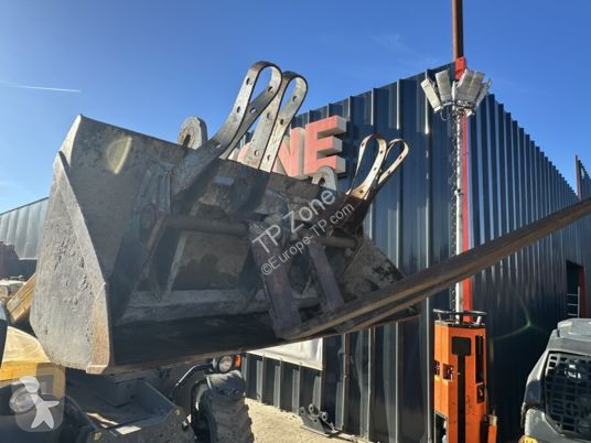 Empilhador telescópico Terex TELELIFT 2506
