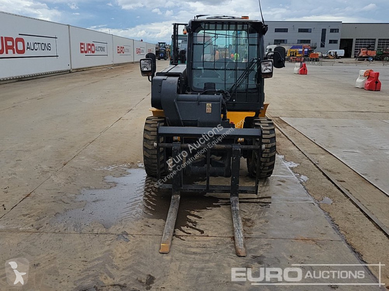 Teleskopický vozík JCB 520-40