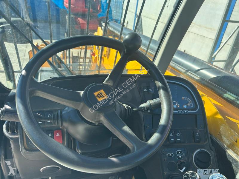 رافعة شوكية تلسكوبية JCB