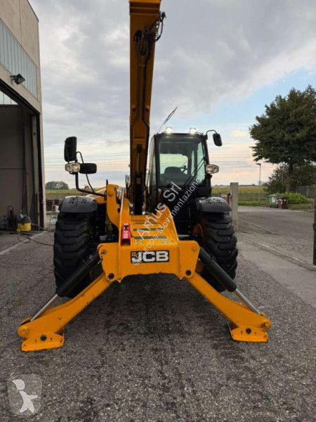 رافعة شوكية تلسكوبية JCB