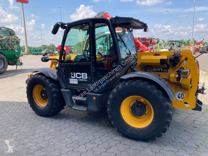 رافعة شوكية تلسكوبية JCB AgriPro
