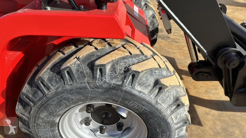Teleskopický manipulátor Manitou BT 420 4x4