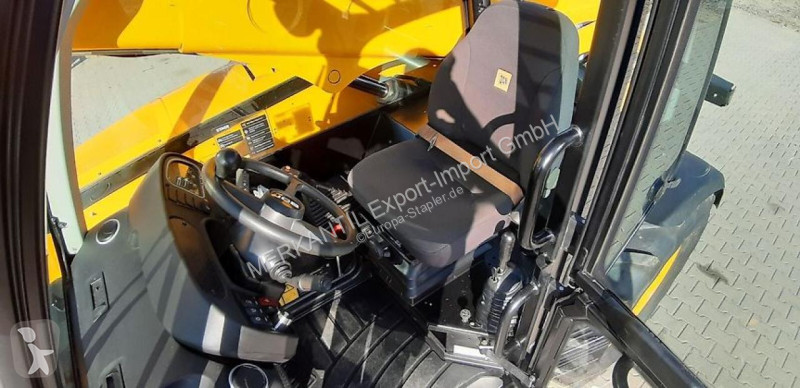 رافعة شوكية تلسكوبية JCB