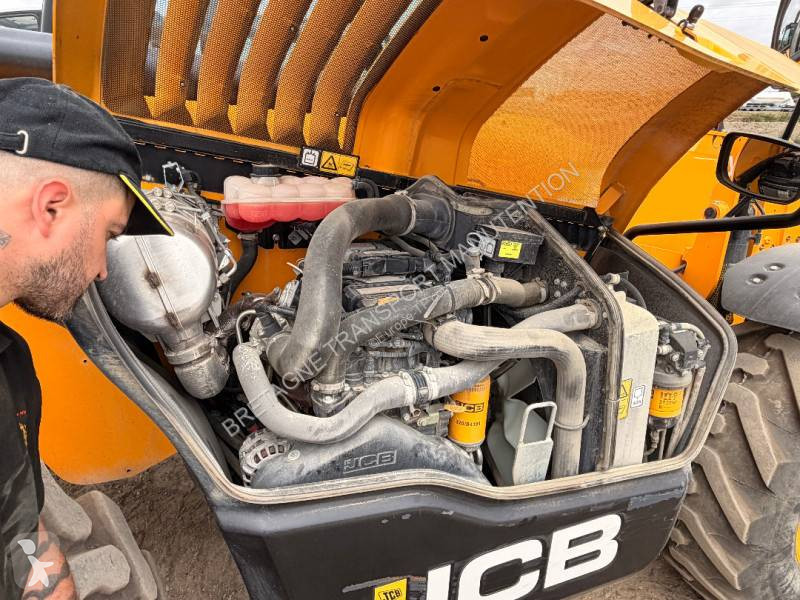 Teleskopický manipulátor JCB 540-180