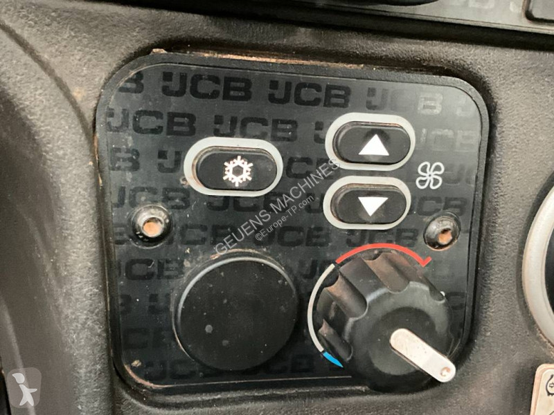رافعة شوكية تلسكوبية JCB