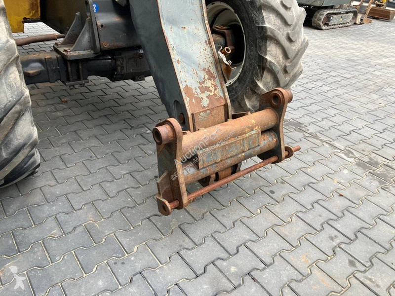 Teleskopický manipulátor New Holland LM410