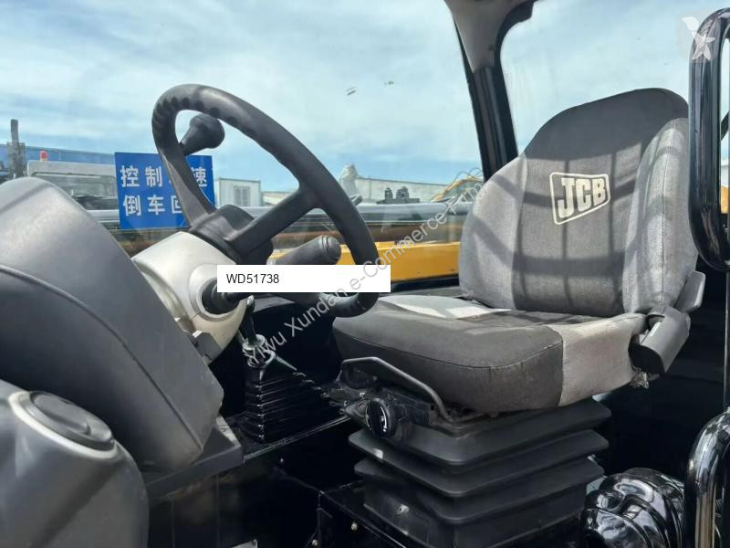 رافعة شوكية تلسكوبية JCB