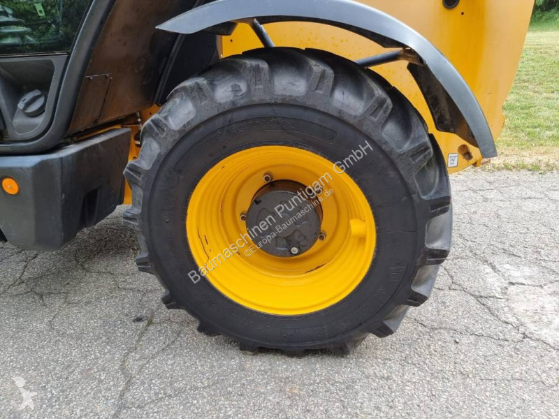 رافعة شوكية تلسكوبية JCB