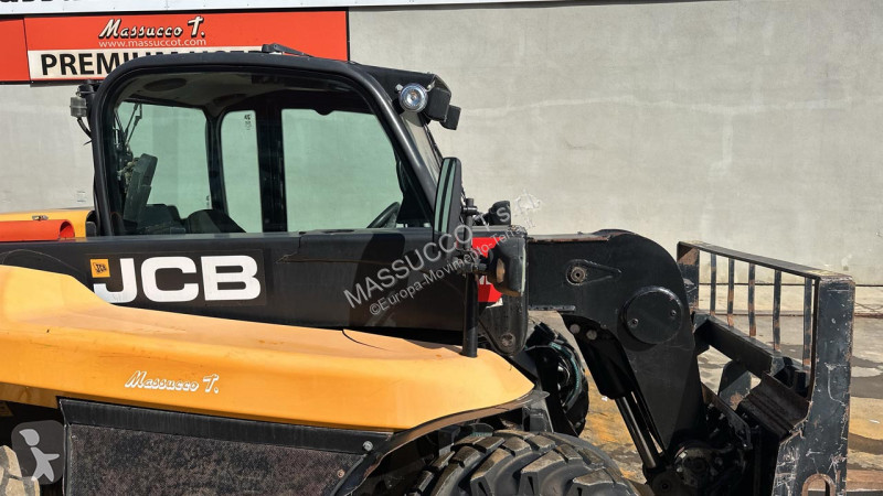 Teleskopický vozík JCB TH 4X4