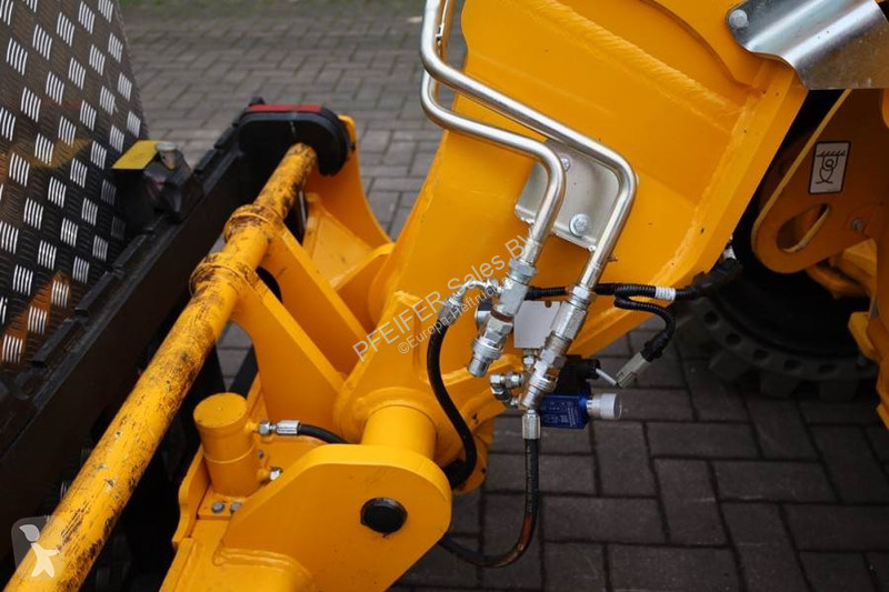 رافعة شوكية تلسكوبية JCB 525-60E Valid...