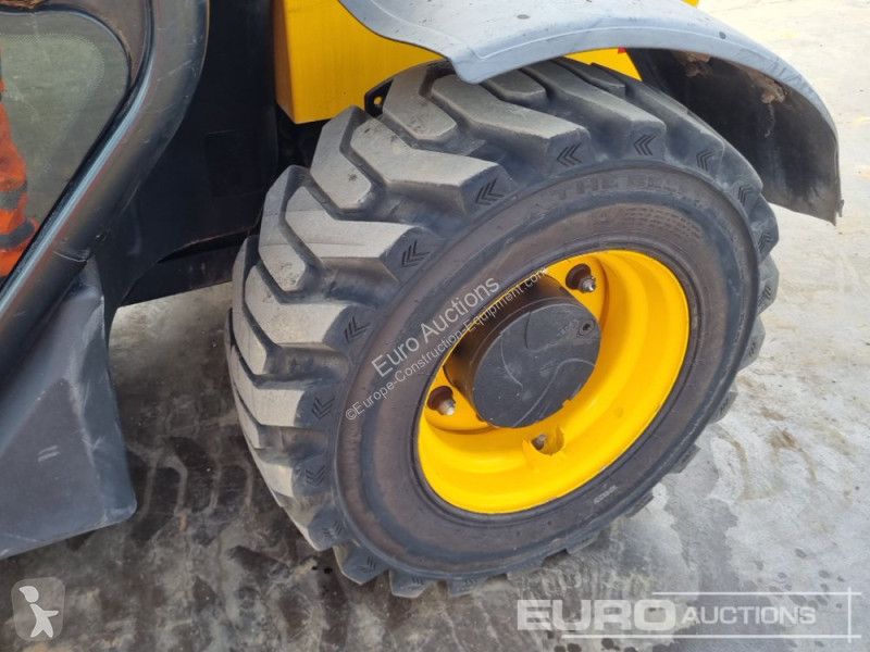 Teleskopický vozík JCB 525-60 Hi Viz