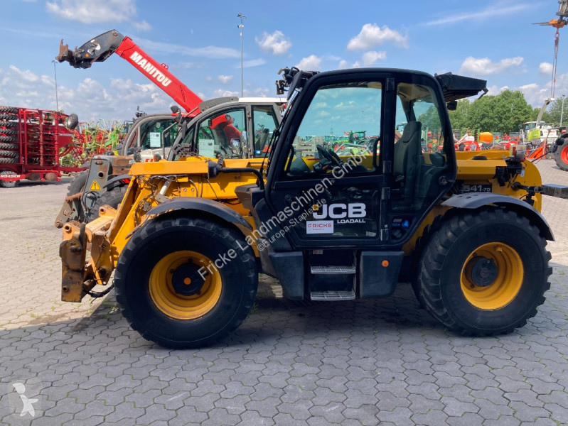 رافعة شوكية تلسكوبية JCB AgriPro