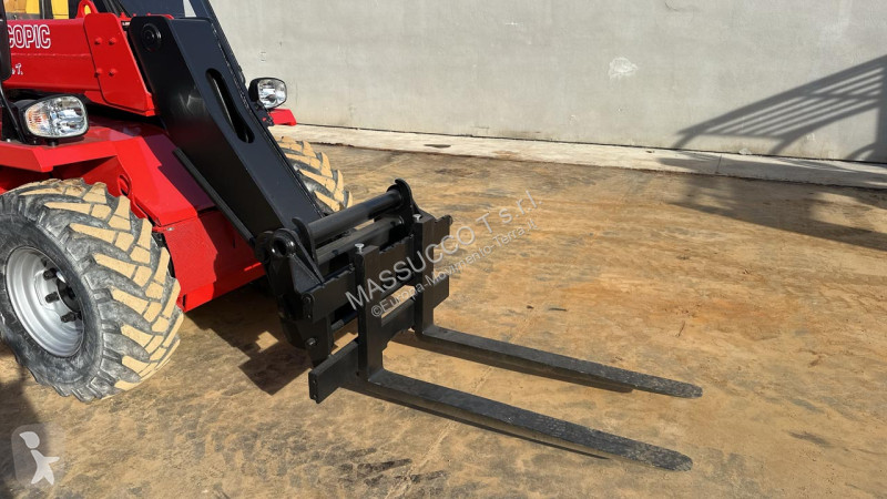 Teleskopický manipulátor Manitou BT 420 4x4
