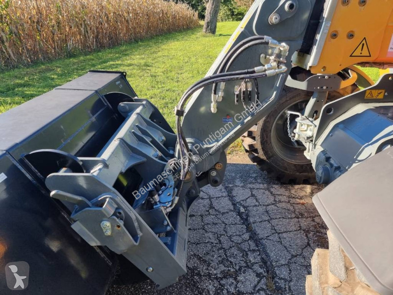 رافعة شوكية تلسكوبية Liebherr T 32-7
