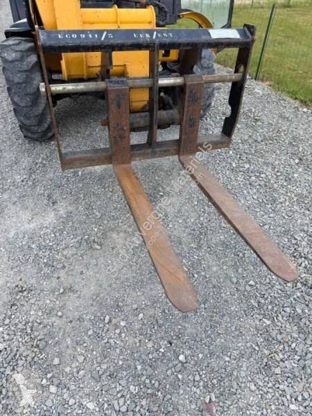 رافعة شوكية تلسكوبية JCB