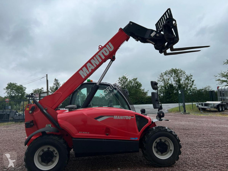 Teleskopický manipulátor Manitou  MT625