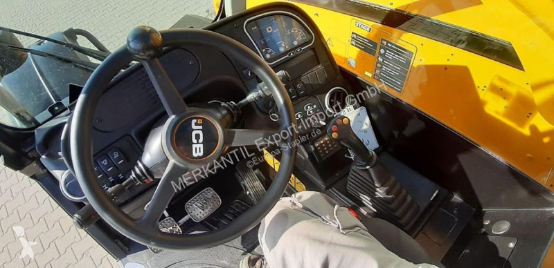 رافعة شوكية تلسكوبية JCB