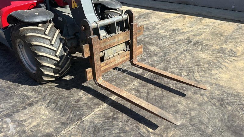 رافعة شوكية تلسكوبية Weidemann T4512 4x4