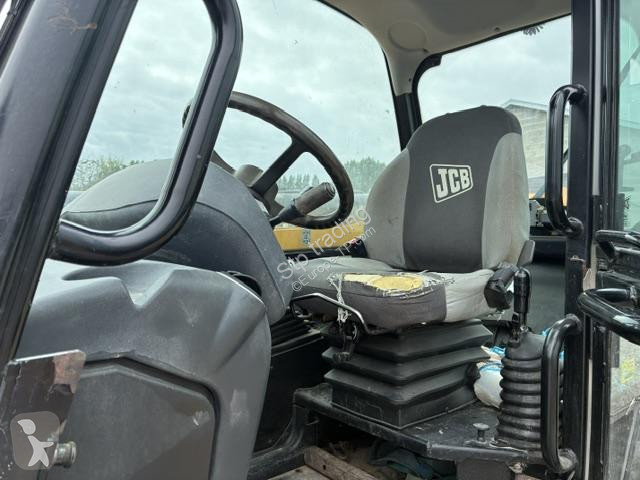 رافعة شوكية تلسكوبية JCB