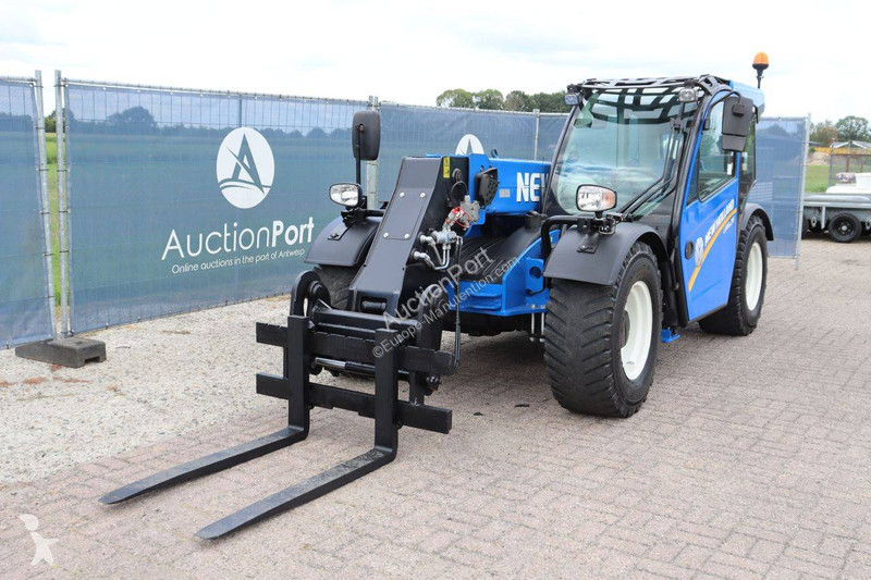Teleskopický manipulátor New Holland LM628