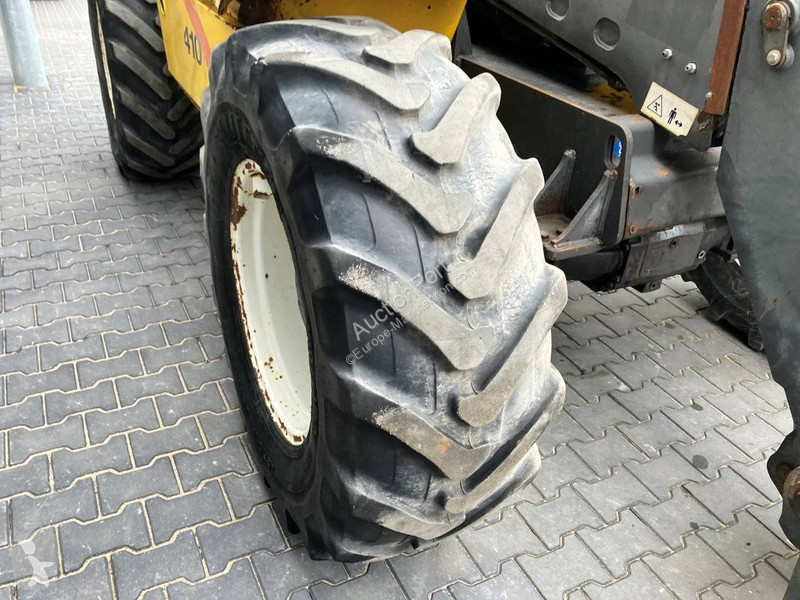 Teleskopický manipulátor New Holland LM410