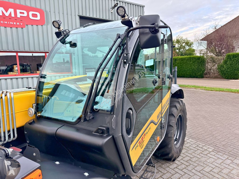 Teleskopický vozík New Holland TH7.37 Plus