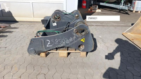 Hitachi Attache rapide pour excavateur Volvo L150-180