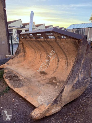 Caterpillar loader bucket