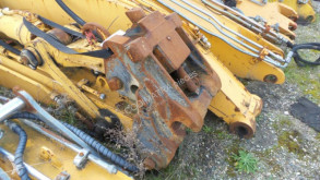 Liebherr hitch and couplers R904