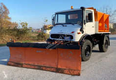 Camion saleuse-déneigeuse Mercedes u900