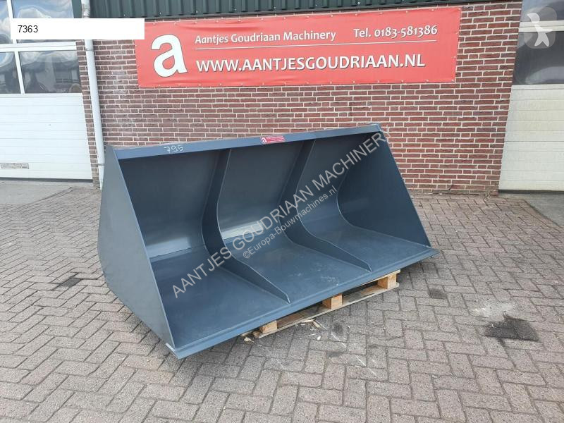 تجهيزات الأشغال العمومية AGM volumebak 925 liter