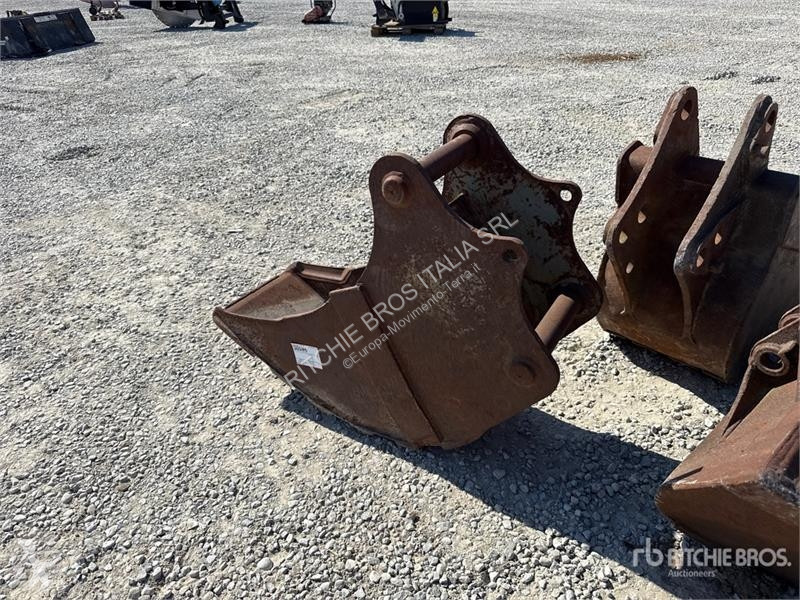 Quantity of (6) Excavator Bucket machinery...
