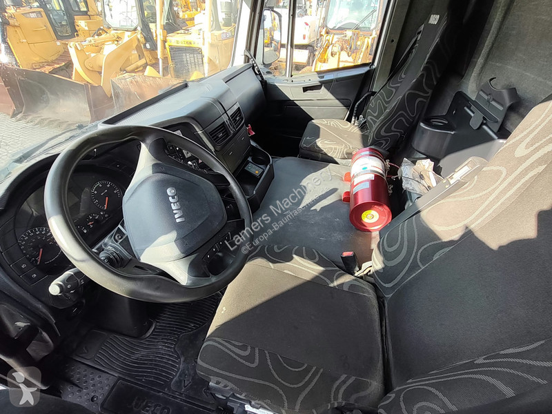 تجهيزات الأشغال العمومية Iveco AD410T 8x4 kipper .