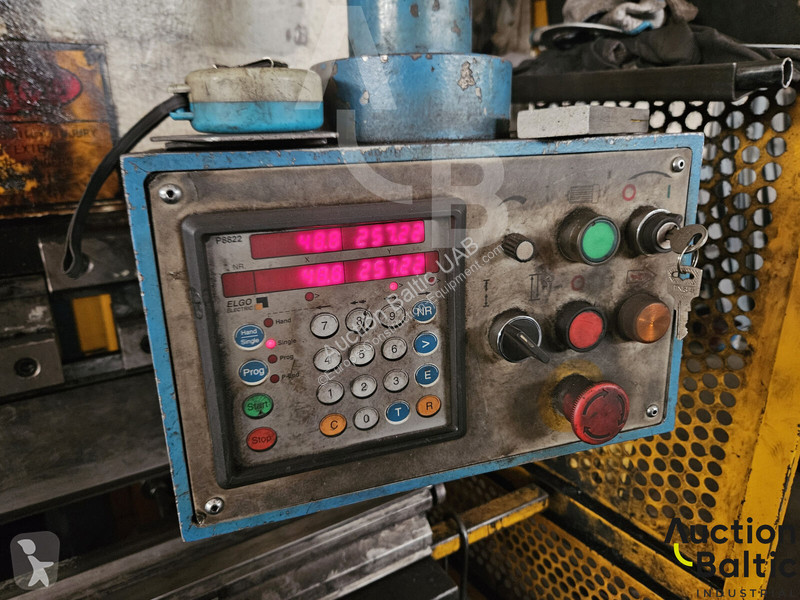 Vybavenie stavebného stroja  bending machine