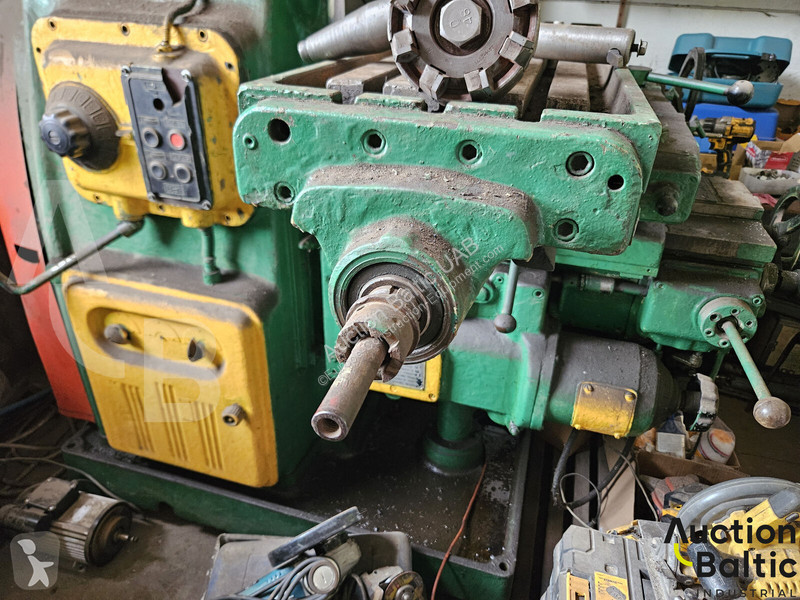 Vybavenie stavebného stroja  milling machine
